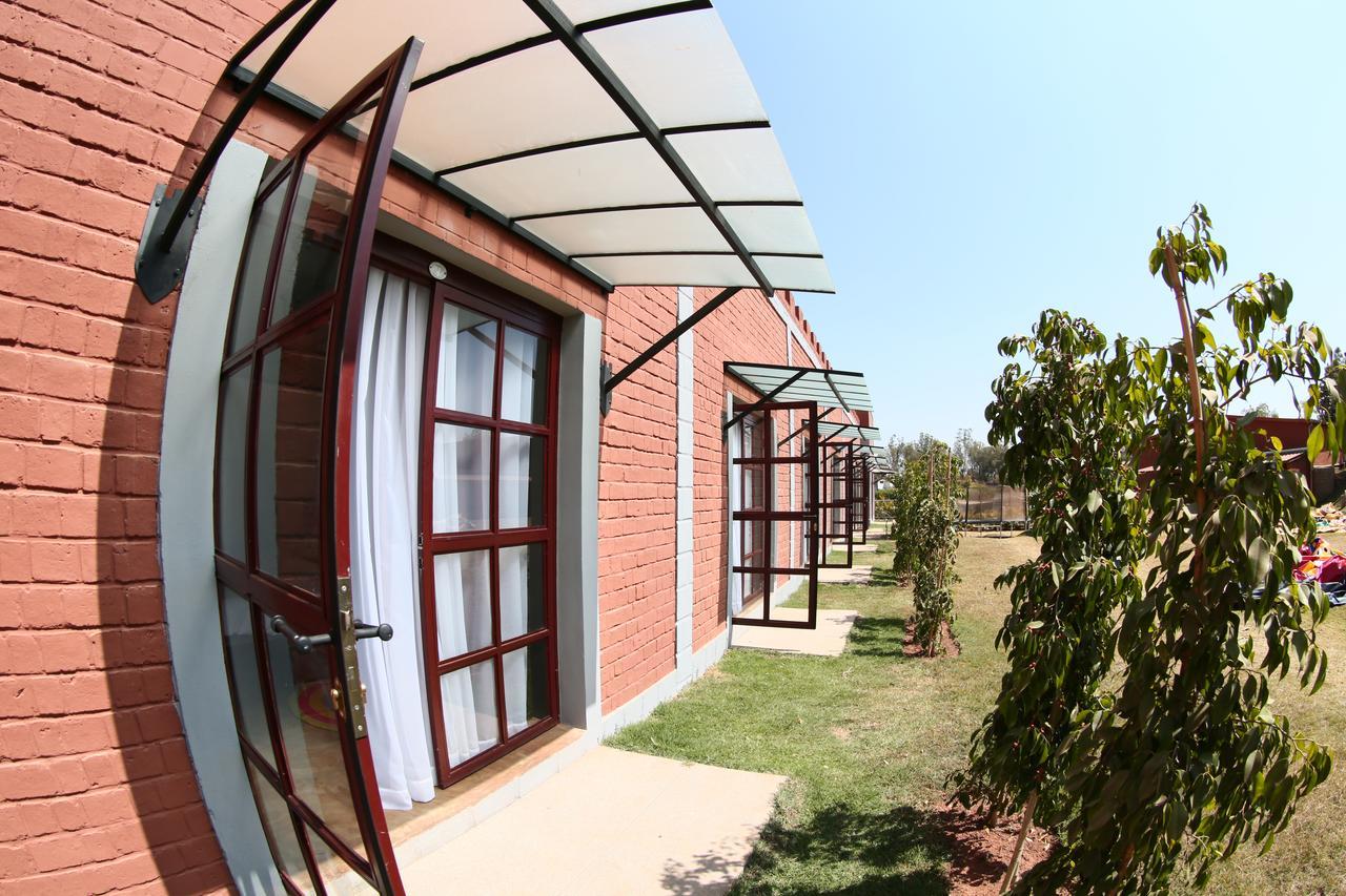 Le Chat'O Park Hotel Ivato Airport Navette Gratuite H24 Antananarivo Exterior foto